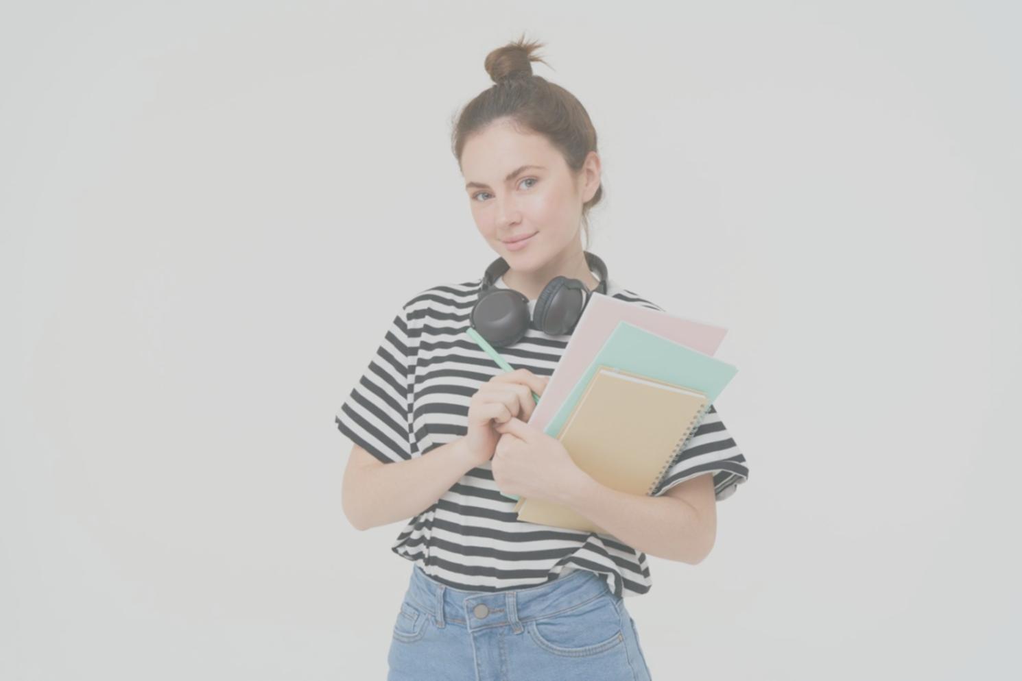 Étudiant travaillant sur un projet de planification budgétaire d'événement